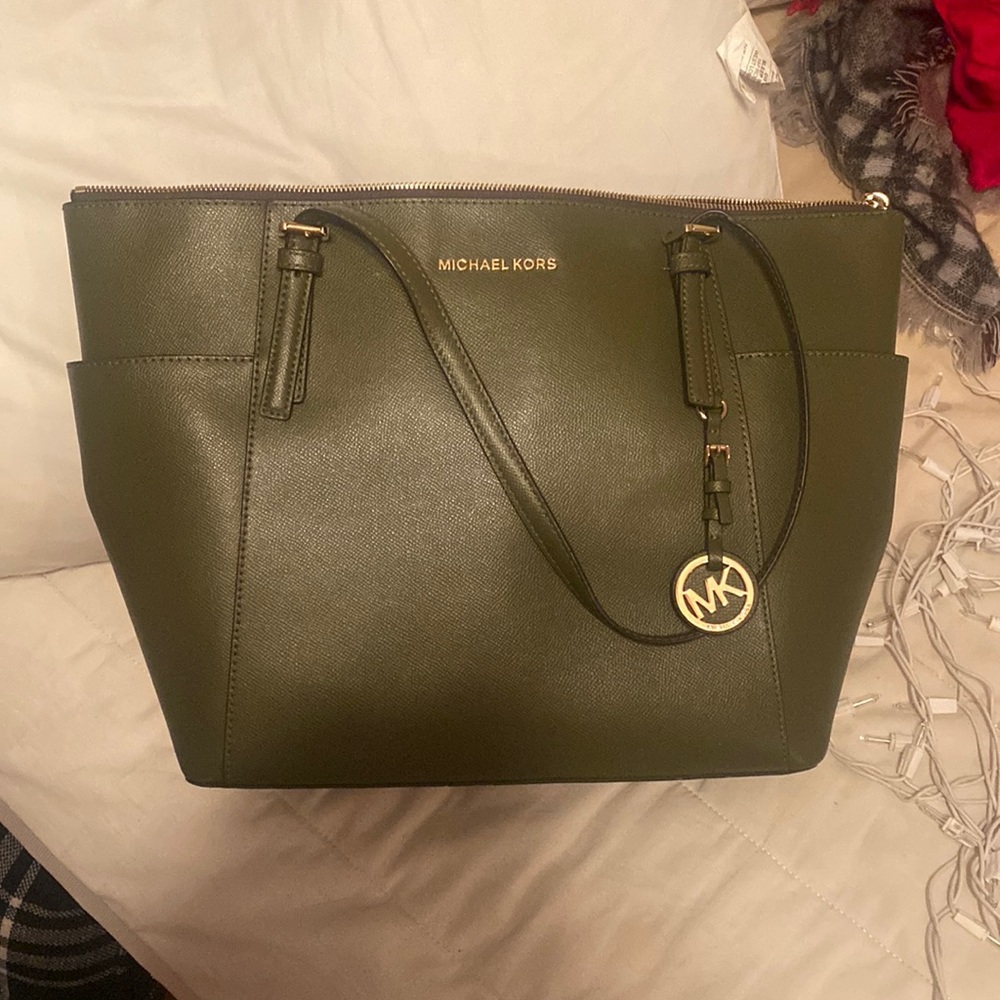 ❗CLOSET CLOSING ❗✨NWOT✨Michael Kors Charlotte Bag - Picture 4 of 10